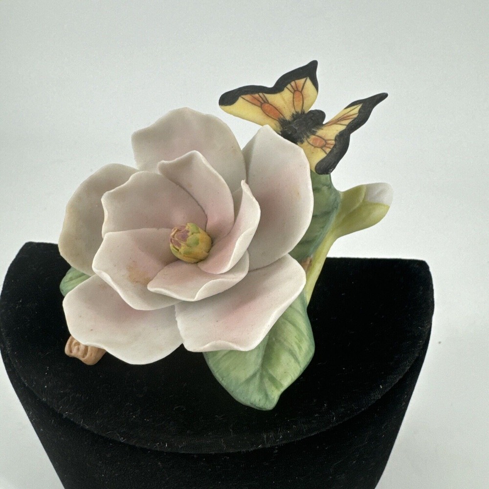 Magnolia w/Butterfly Lefton Figurine 1990s White & Pink GesZ 07957 Vintage‎